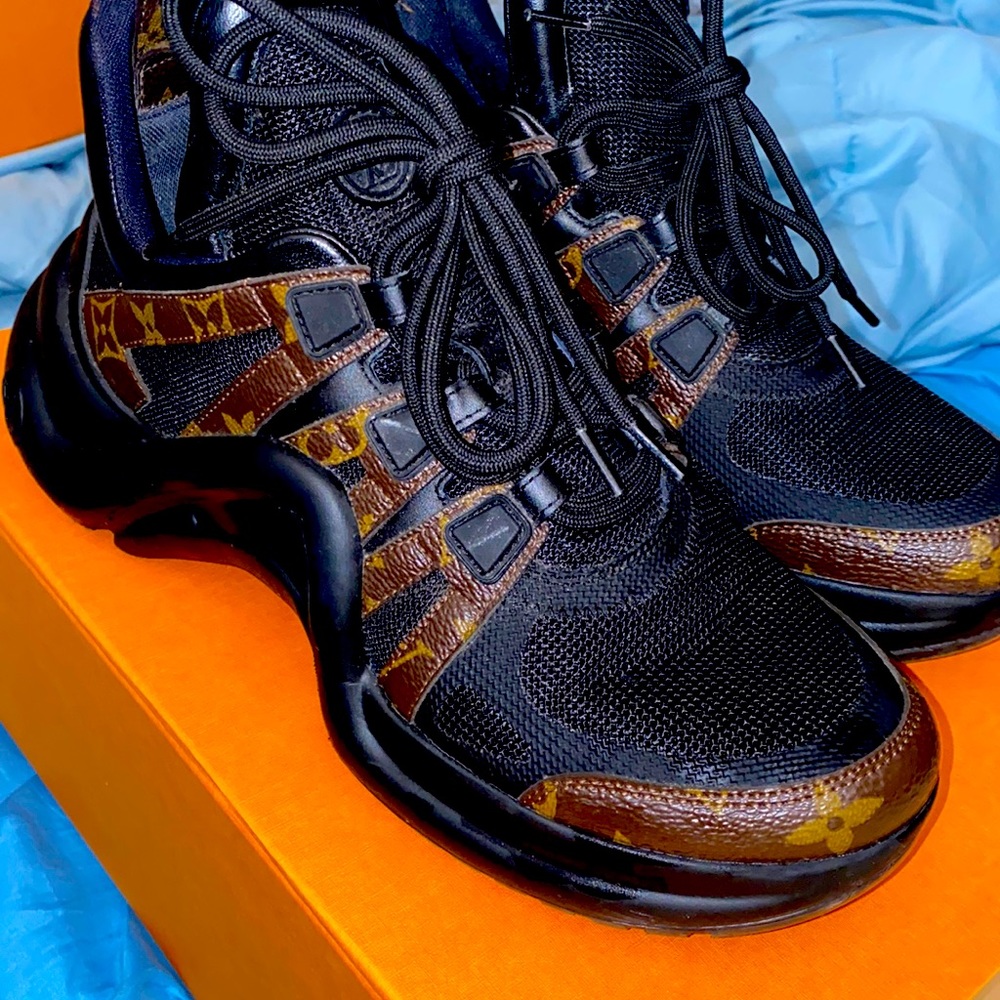 Got another color so I want to sell these.